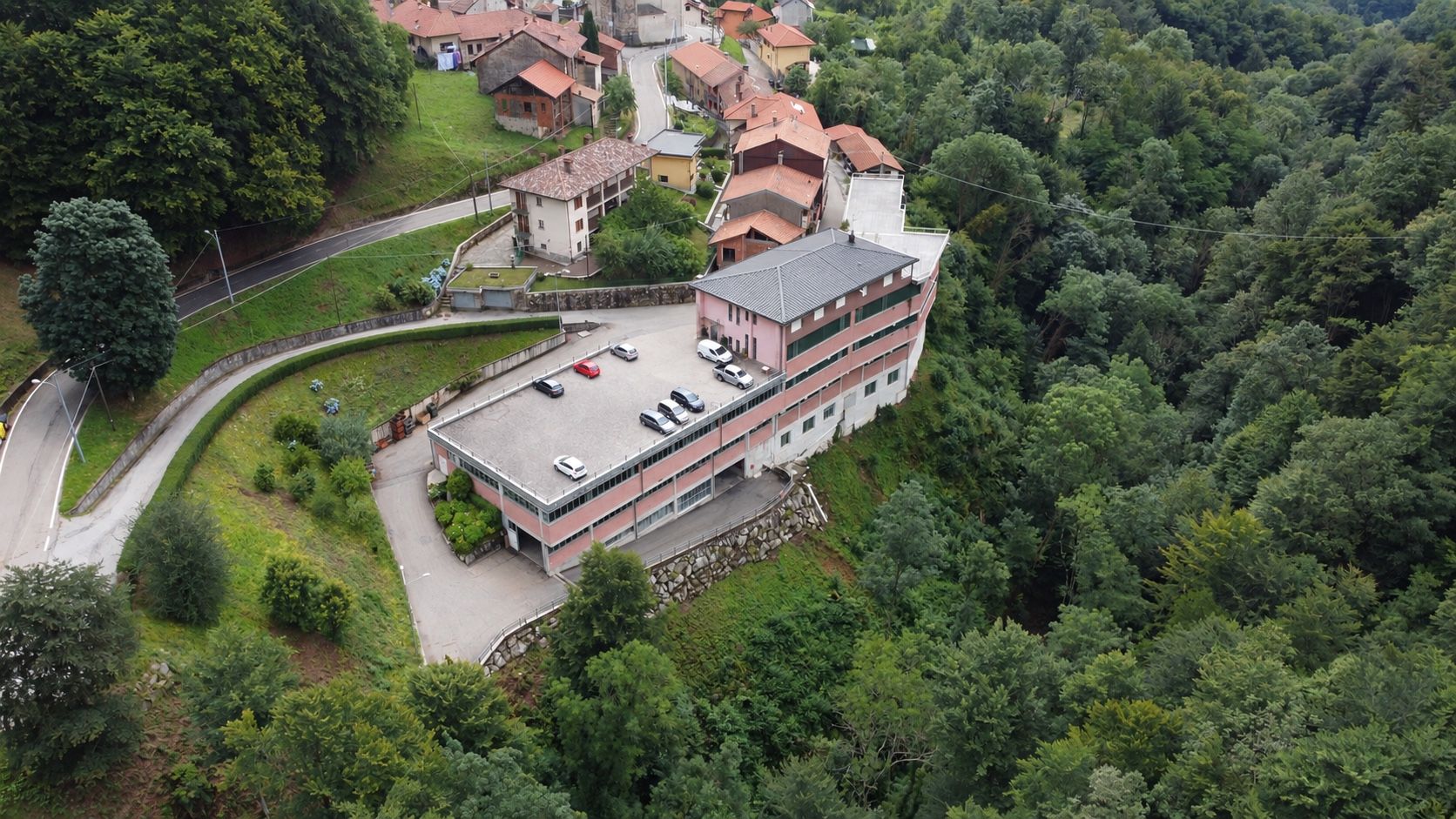 Luftaufnahme des Produktionsstandorts von R.M. Manfredi in Valduggia